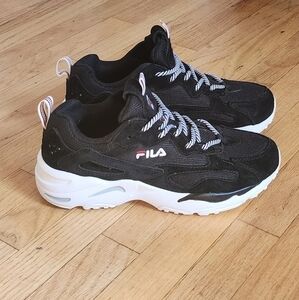 Fila Race Tracers Black/White Sneakers | Zebra Style Laces | Womens size 8
